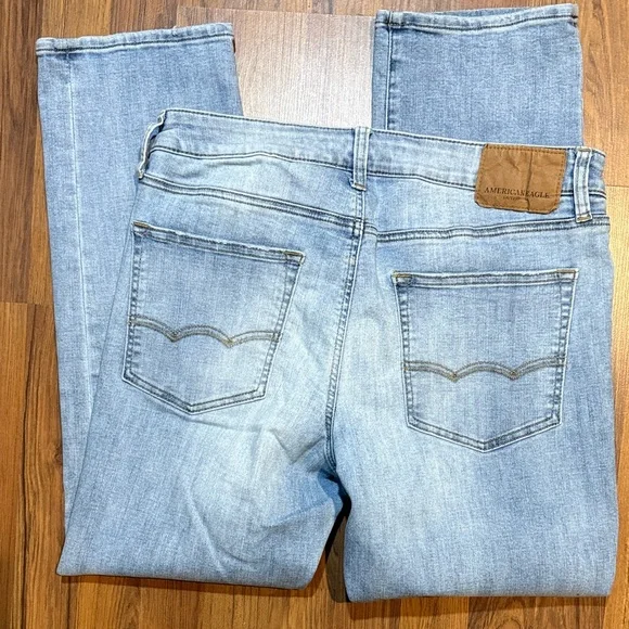American Eagle Outfitters Light Blue Relaxed Jeans - Picture 4 of 4